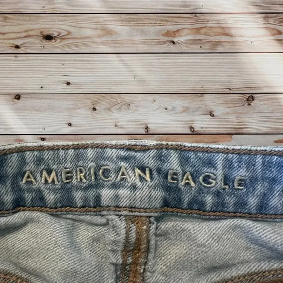 American Eagle Women's Size 2 Light Blue Distressed Mom Straight Jeans‎ - Picture 2 of 6